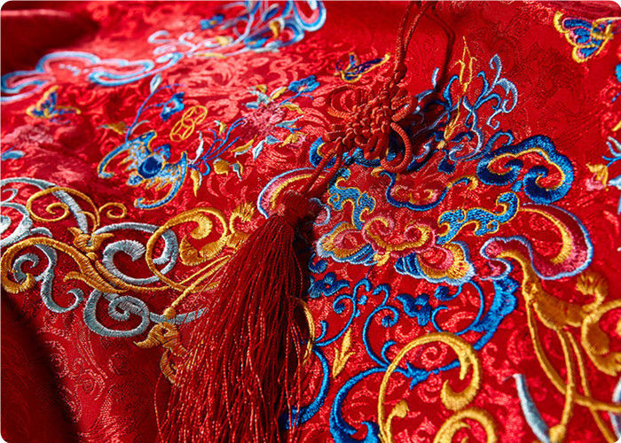 Gestickte Gewebe der oberen Grenze, rotes chinesisches Hochzeits-Kleidergewebe